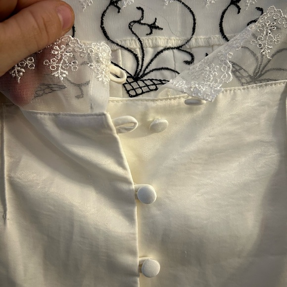 Beautiful top - Picture 5 of 6